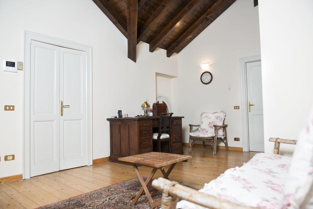 Villa Pinetina B&B Lasnigo Oda fotoğraf
